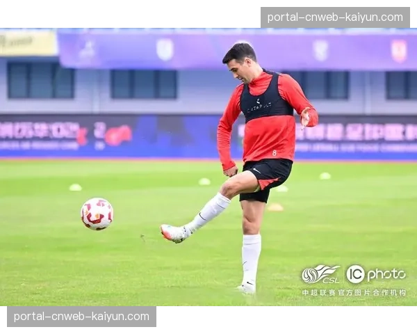 成都蓉城5-1大胜青岛西海岸，费利佩替补登场17分钟上演帽子戏法