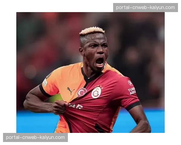 聚焦瞬间:奥斯梅恩错失空门后懊恼跪地